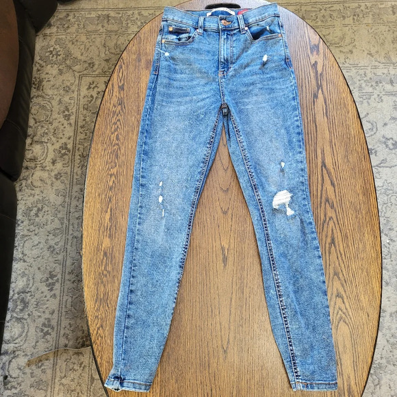 Celebrity Pink The Spice Hi-Rise Distressed Skinny Jeans Size Junior's 5 - Picture 4 of 13